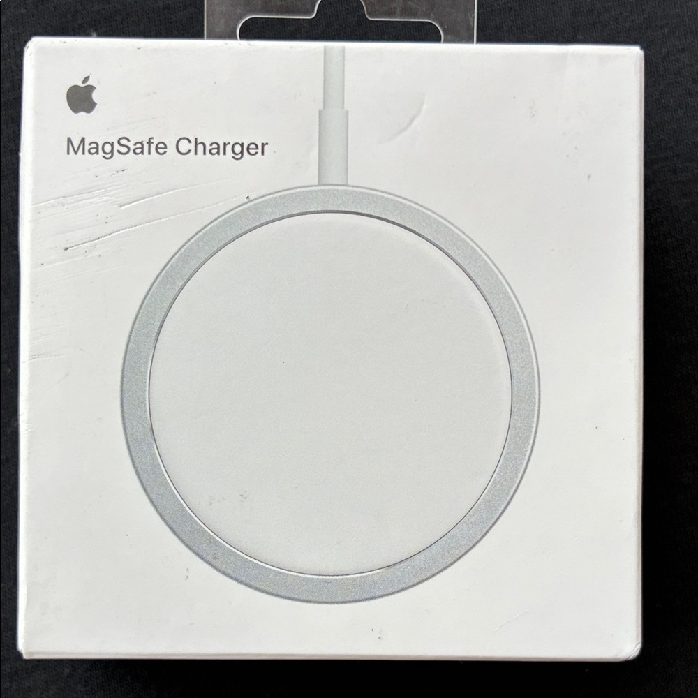 Apple MagSafe Wireless Charger in White